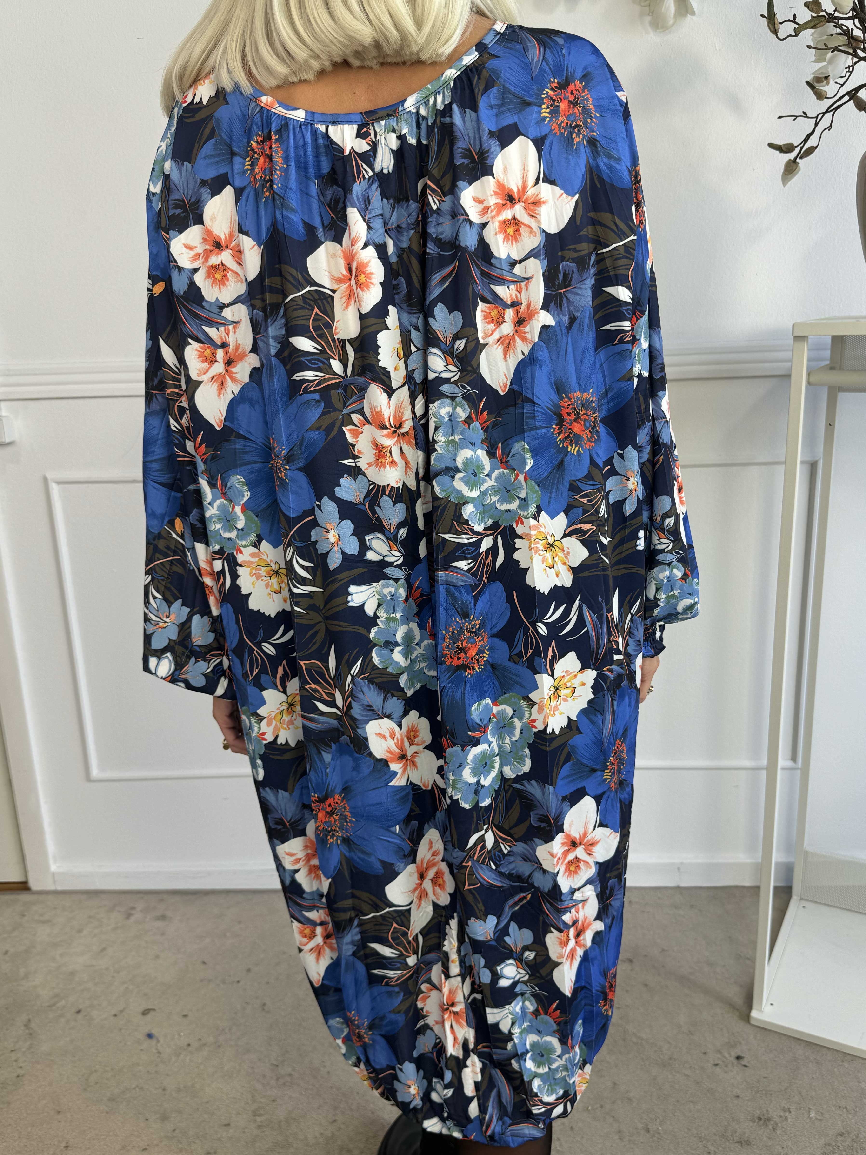 Miracle Floral Dress L/S - Blommig klänning med resår och långa ärmar